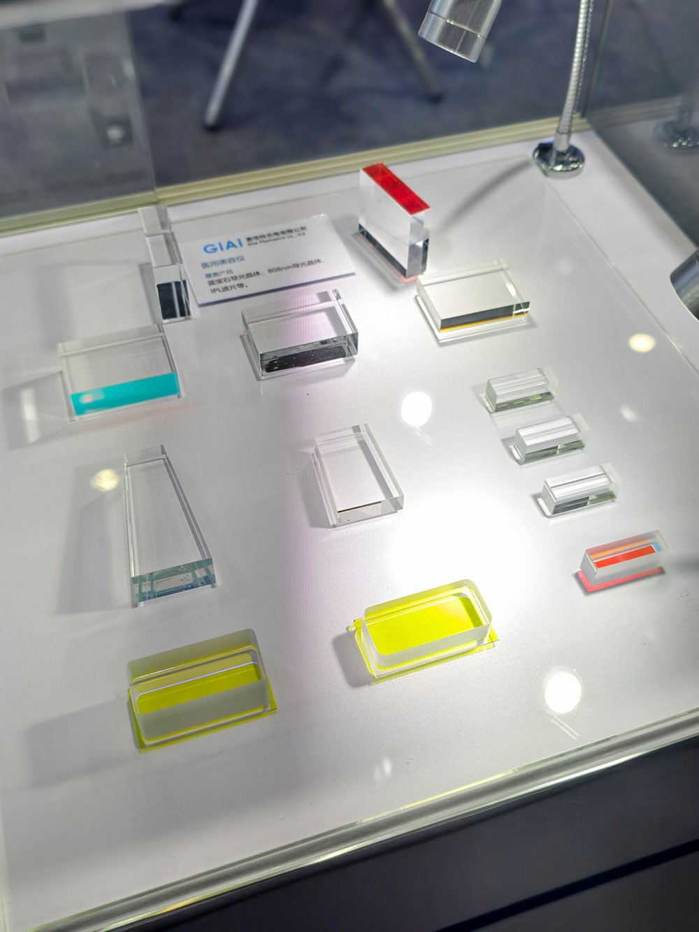 激埃特光電CMEF2025春季展醫(yī)用美容儀展品